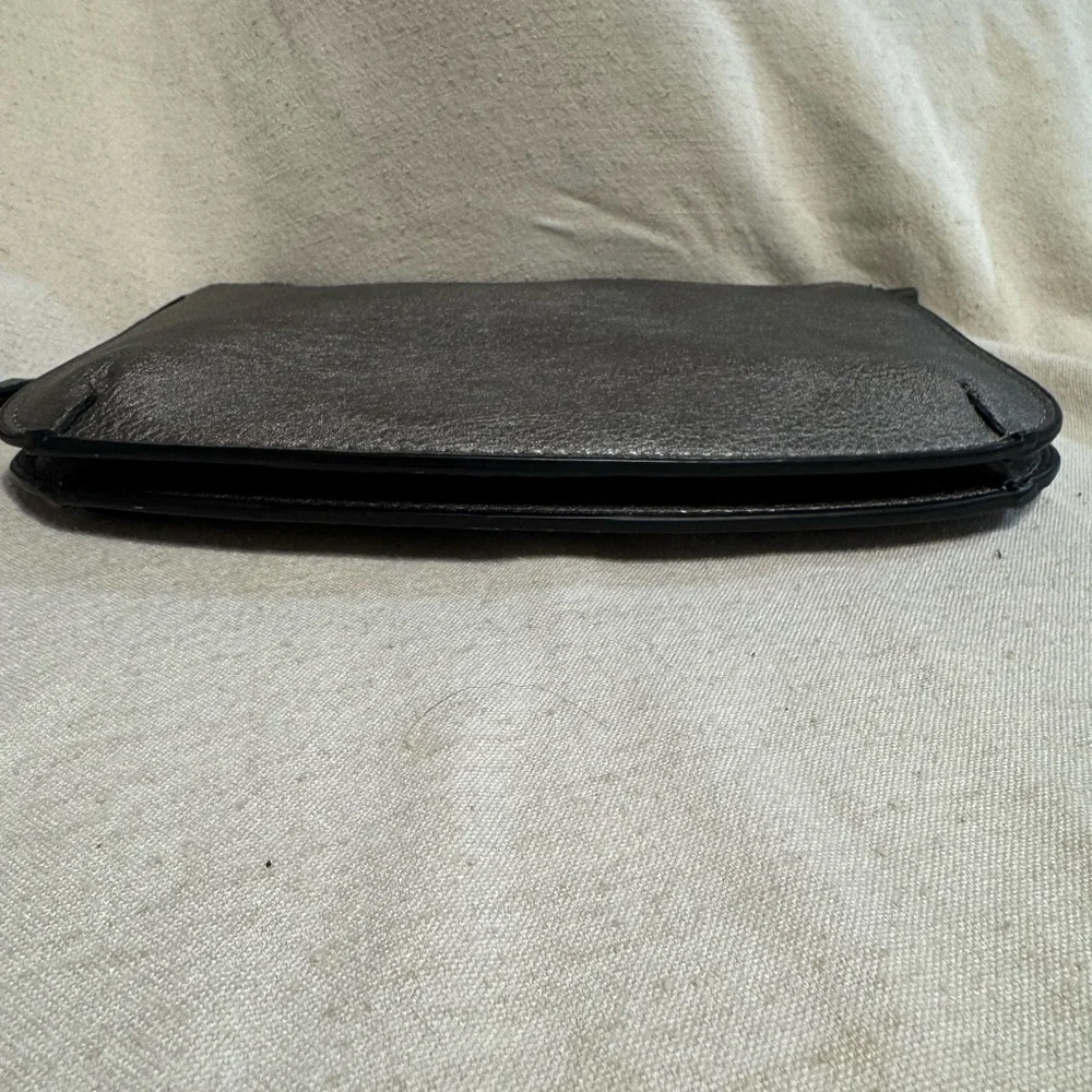 Jen & Co Pewter Vegan Leather Wristlet Zip Clutch
